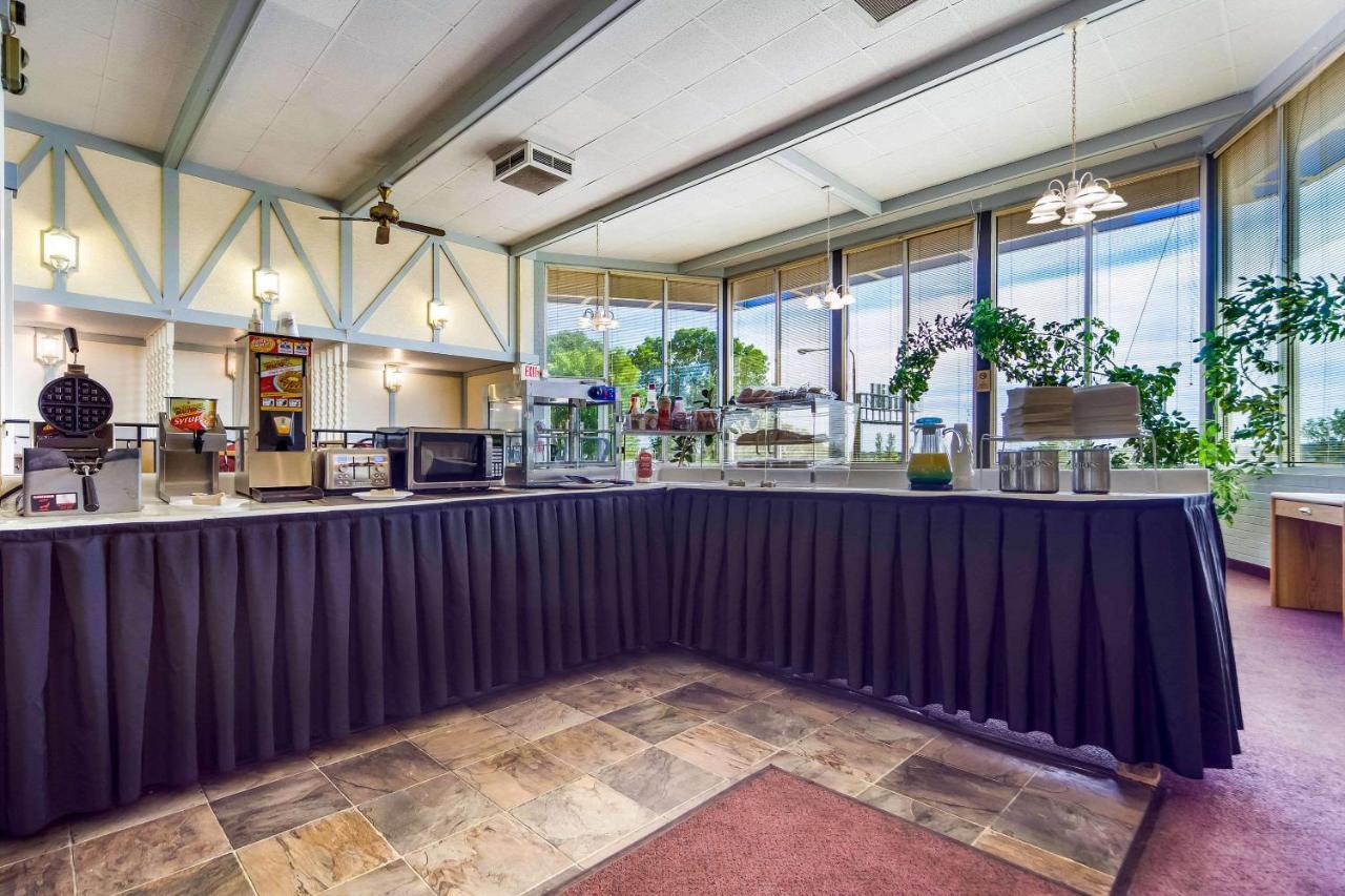 Hospitality Inn North Platte Bagian luar foto